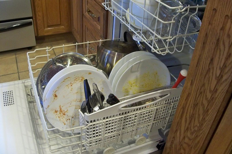 بررسی دلایل و راهکارهای کثیف شستن ظروف در ماشین ظرفشویی دوو